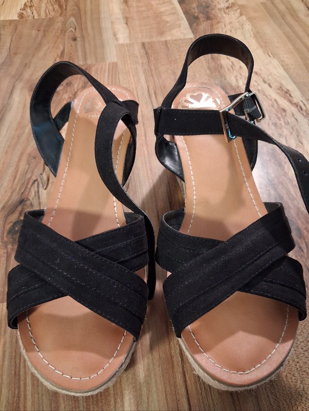 Size 9 Fergalucious Black Women's Crisscross Ankle Strap Sandals, Good condition